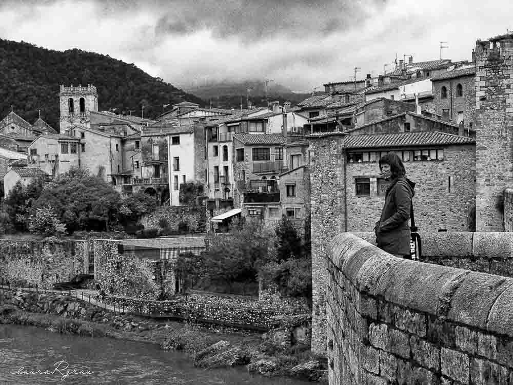 pueblo de Besalú y puente medieval del siglo XII