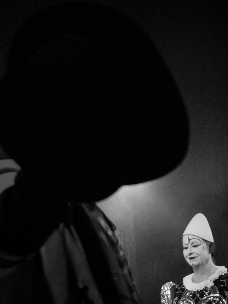 payasos en composición negativo